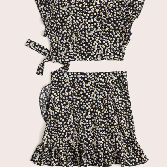 NEW SHEIN plus Ditsy floral print set - Picture 4 of 4